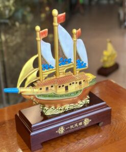 Thuyền Buồm Ngũ Sắc Vàng