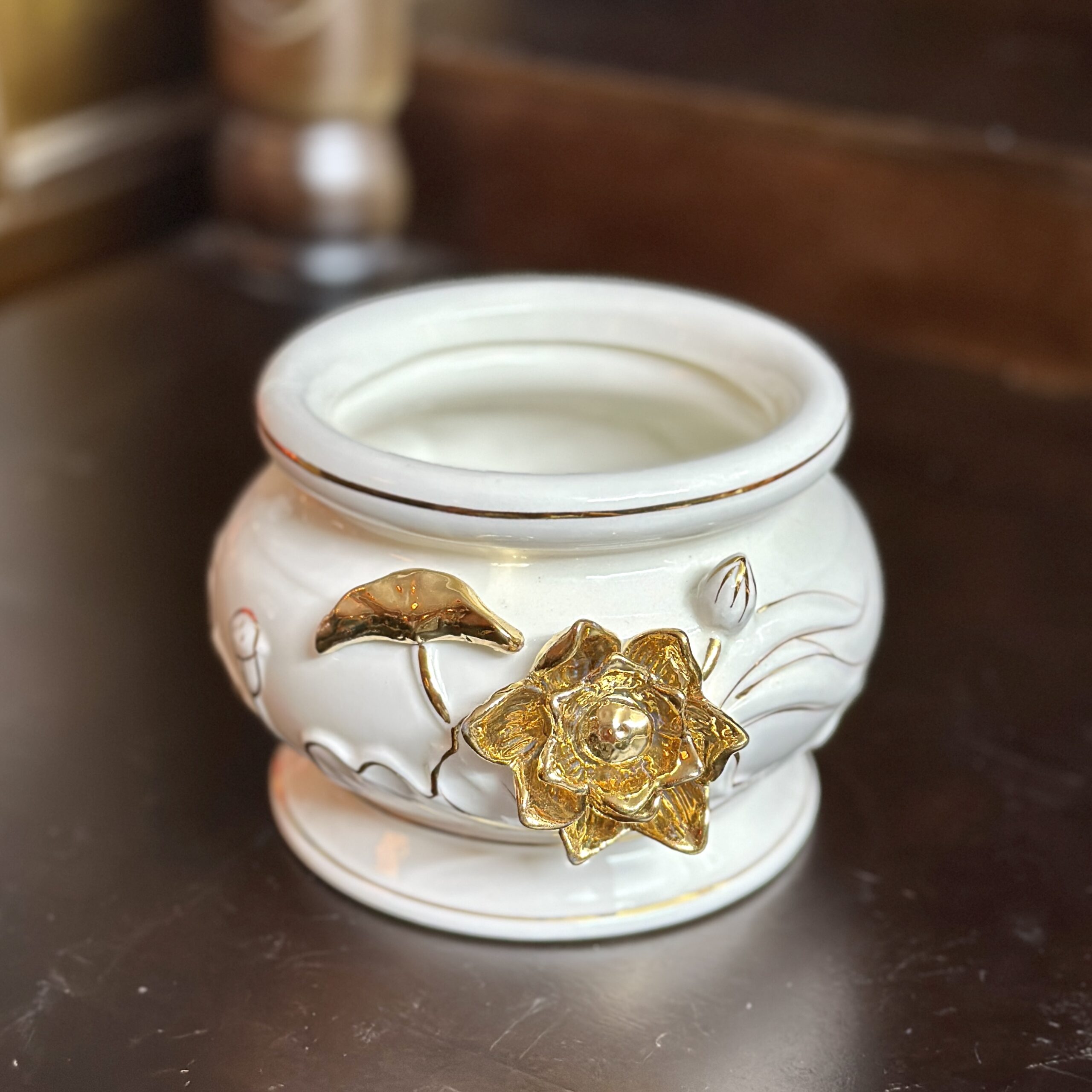 Bát Hương Bạch Ngọc Kim Sen
