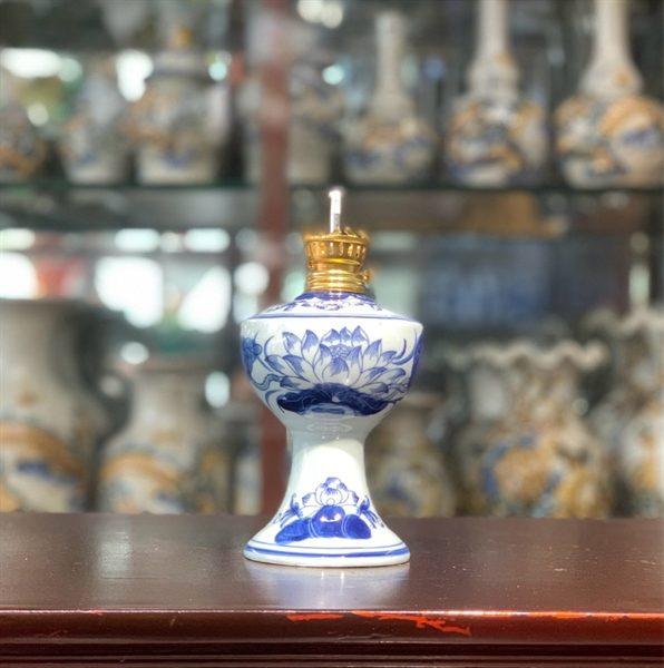 Đèn Dầu Hoa Sen Men Ngọc