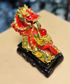Tượng Rồng Đỏ Ôm Túi Vàng