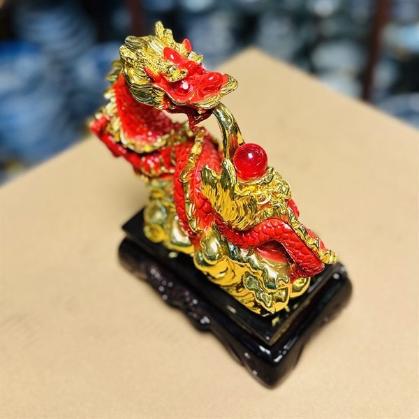 Tượng Rồng Đỏ Ôm Túi Vàng
