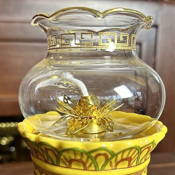 Đèn Dầu Gấm Vàng