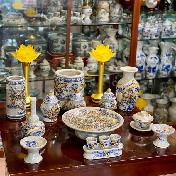 Bộ Đồ Thờ Thần Linh Men Rạn Đắp Nổi BDTTLMR01