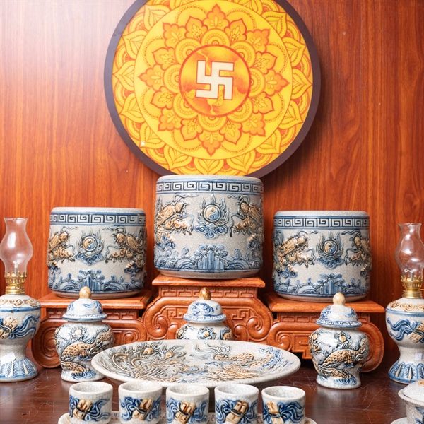 Bộ Đồ Thờ Gia Tiên Men Rạn Đắp Nổi BTGTMRDN4