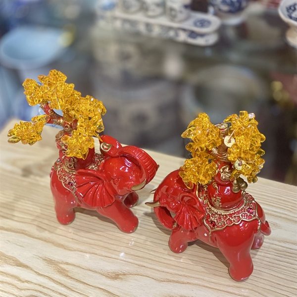 Tượng Voi Phong Thủy Màu Đỏ Kim Tiền
