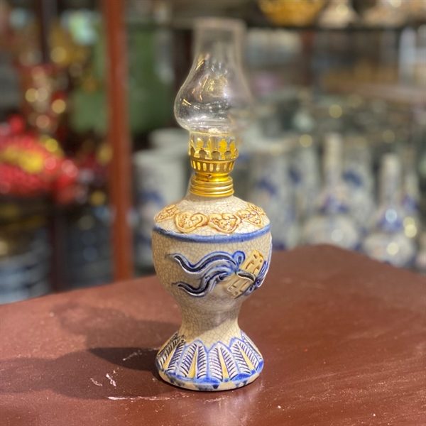 Đèn Dầu Men Rạn Đắp Nổi