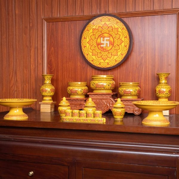 Bộ Đồ Thờ Gia Tiên Sứ Gấm Vàng BTGTSGV1