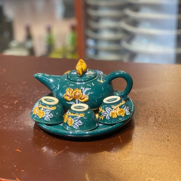 Bộ Ấm Chén Trà Thờ 3 Chén Men Xanh Lục Bảo Đắp Nổi