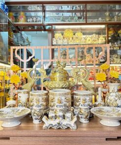 Bộ Đồ Thờ Gia Tiên Đỉnh Đồng Vàng Men Rạn Đắp Nổi Vẽ Vàng 24K