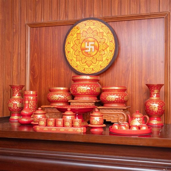 Bộ Đồ Thờ Gia Tiên Sứ Gấm Đỏ BTGTGD1