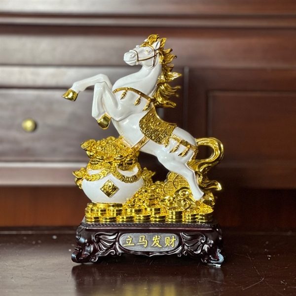Ngựa Trắng Chiêu Tài Rước Lộc