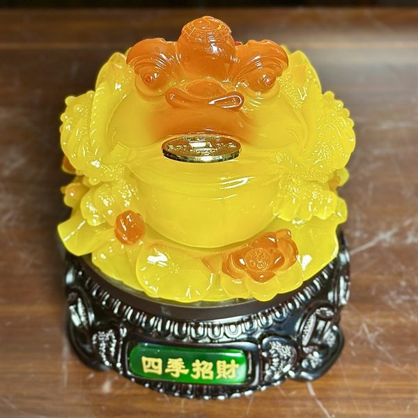 Cóc Thiềm Thừ Tọa Hoa Phong Thuỷ Xoay Đế Gỗ Vàng Mật Ong