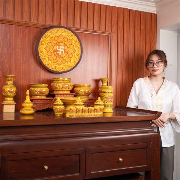 Bộ Đồ Thờ Gia Tiên Sứ Gấm Vàng BTGTSGV3