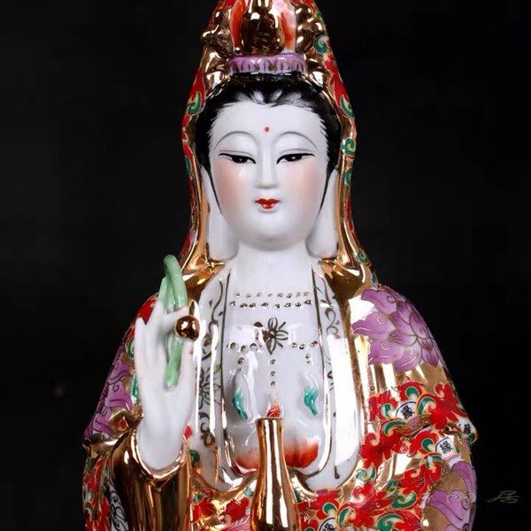 Tượng Phật Quan Âm Ngồi Bệ Sen Họa Tiết Gấm