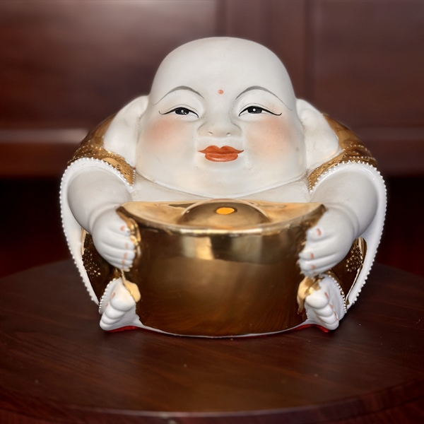 Tượng Di Lặc Sứ Ôm Thỏi Vàng