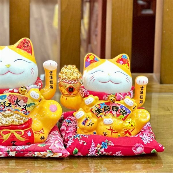 Mèo Thần Tài Vàng Bát Phương Chiêu Tài