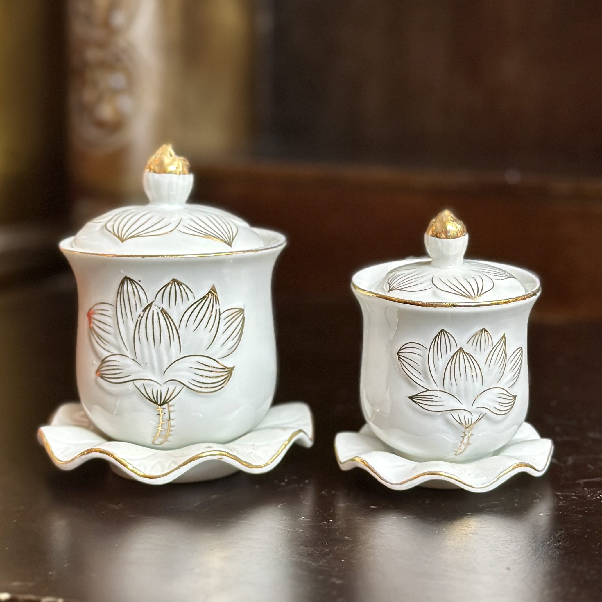 Chóe Thờ Hoa Sen Bạch Ngọc