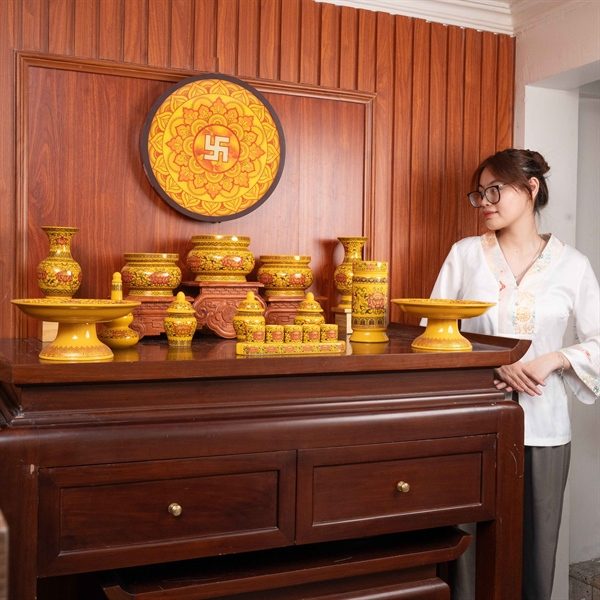 Bộ Đồ Thờ Gia Tiên Sứ Gấm Vàng BTGTSGV2