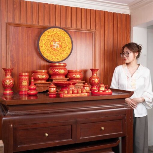 Bộ Đồ Thờ Gia Tiên Sứ Gấm Đỏ BTGTGD1