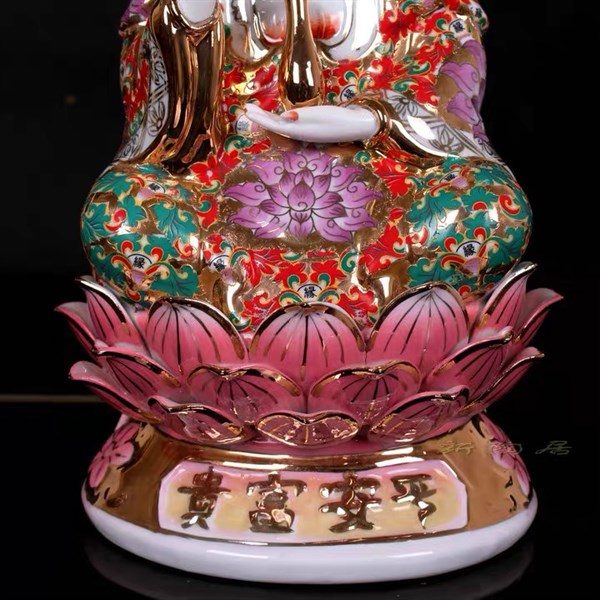 Tượng Phật Quan Âm Ngồi Bệ Sen Họa Tiết Gấm