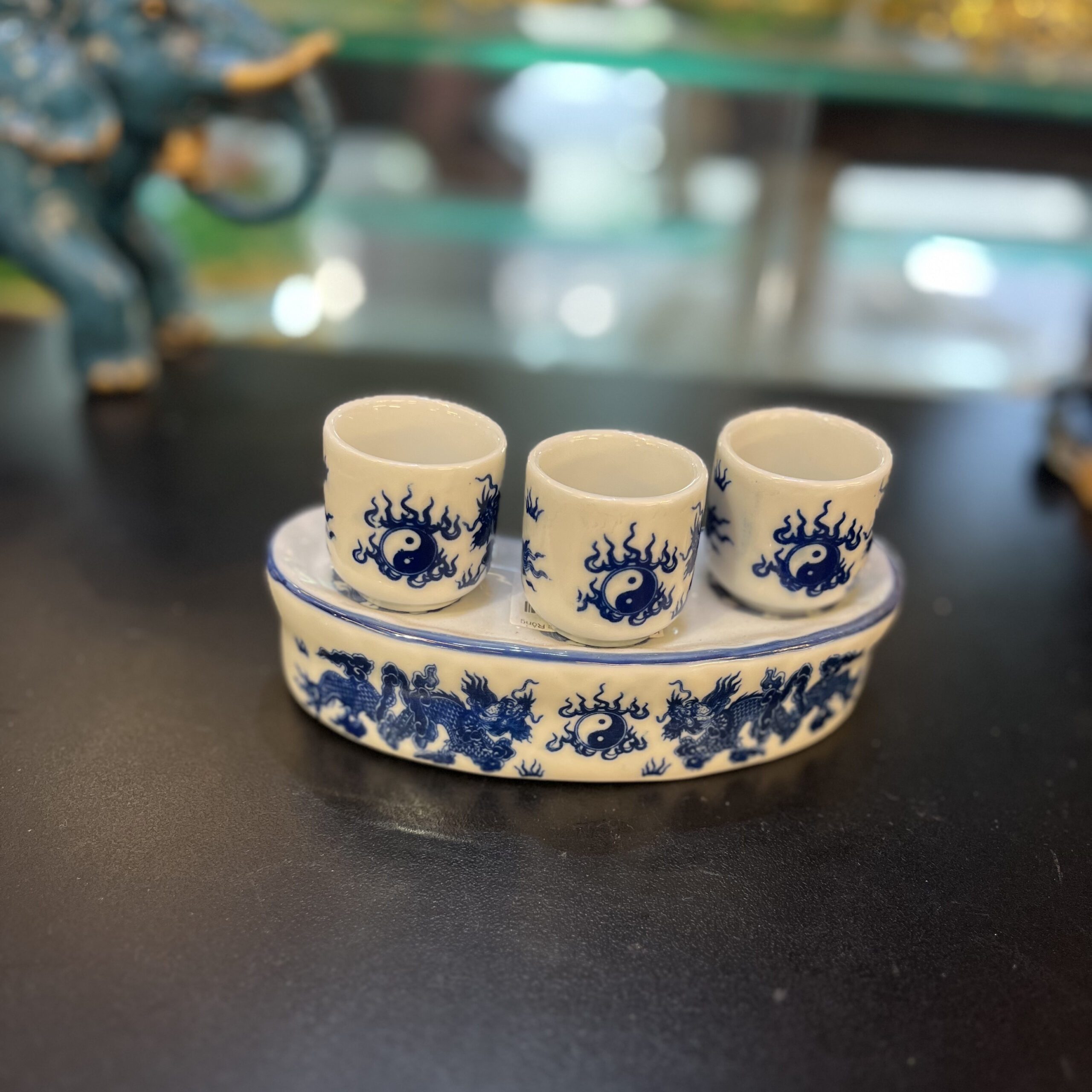 Khay/ Kỷ 3 Chén Nước Rồng Cong Men Lam