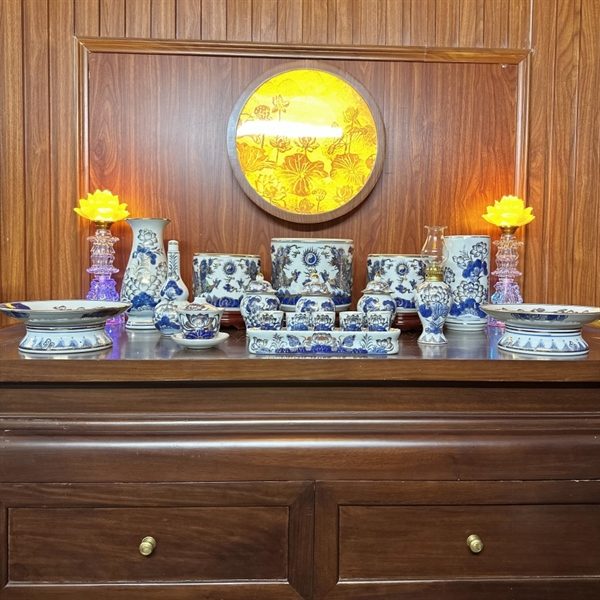 Bộ Đồ Thờ Gia Tiên Men Lam Vẽ Vàng- 24K bộ cơ bản bàn thờ ngang 127 -155 cm