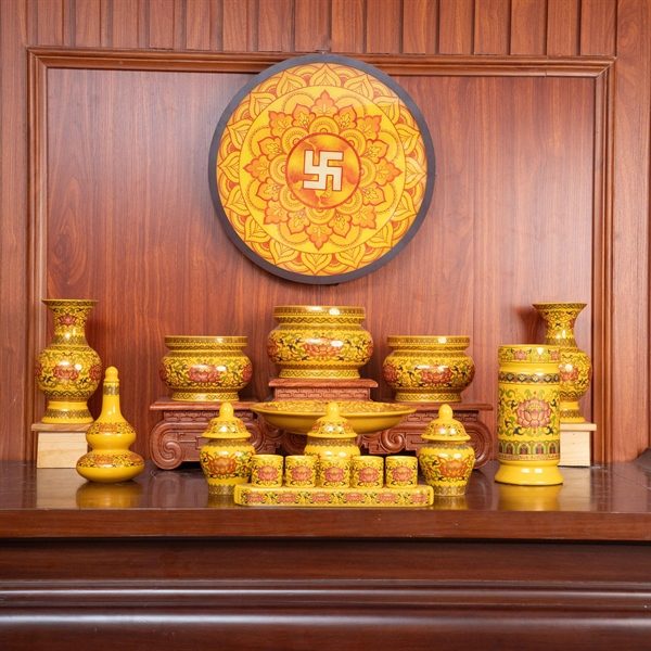 Bộ Đồ Thờ Gia Tiên Sứ Gấm Vàng BTGTSGV3