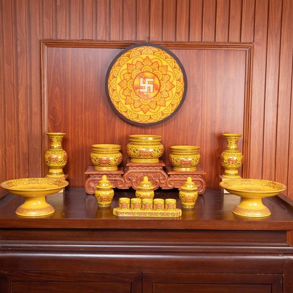 Bộ Đồ Thờ Gia Tiên Sứ Gấm Vàng BTGTSGV1