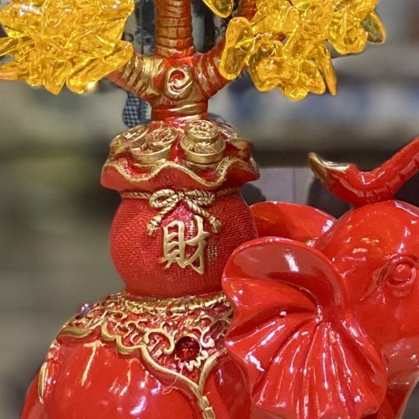 Tượng Voi Phong Thủy Màu Đỏ Kim Tiền
