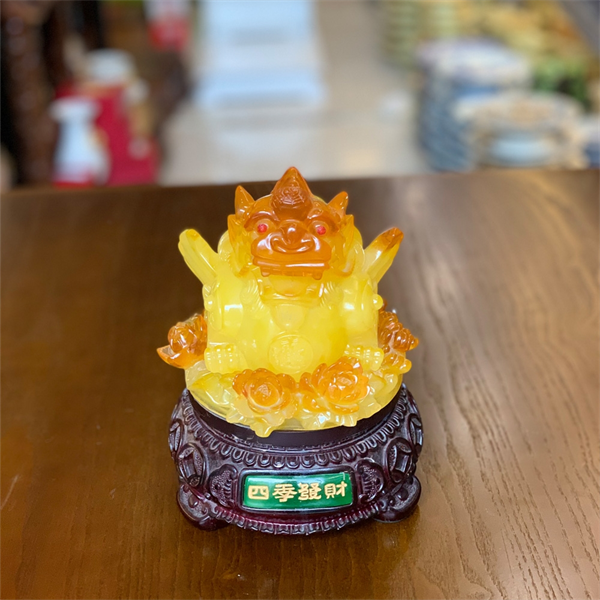 Tỳ Hưu Tọa Hoa Phong Thuỷ Xoay Đế Gỗ Vàng Mật Ong