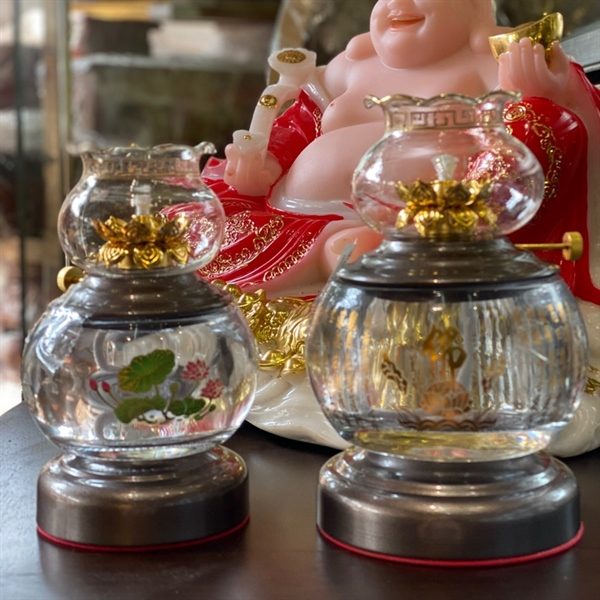 Đèn Dầu Thủy Tinh Trắng Hình Hoa Sen