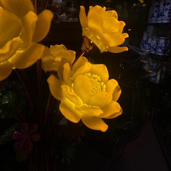 Đèn Thờ Hoa Sen 7 Bông Lưu Ly Thân Ngọc