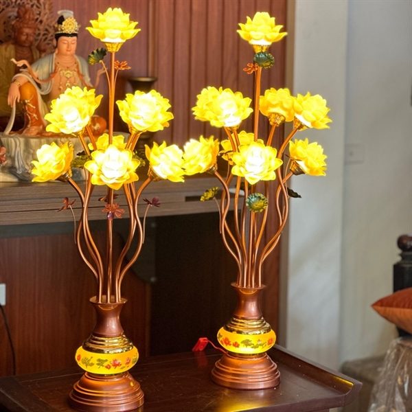 Đèn Thờ Hoa Sen 9 Bông Lưu Ly Thân Ngọc Vàng