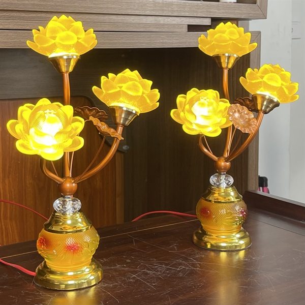 Đèn Thờ Lưu Ly 3 Bông 3 Chạc Bình Thủy Tinh
