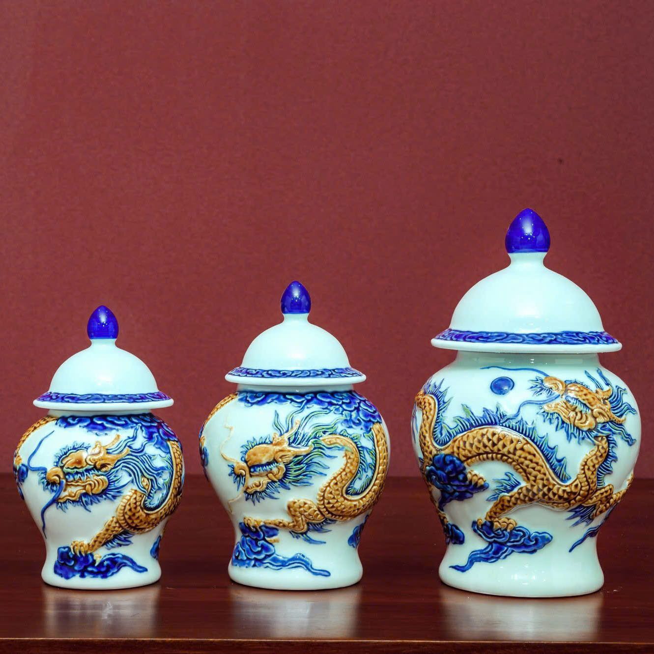 Chóe Thờ Men Lam Đắp Nổi