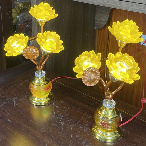 Đèn Thờ Lưu Ly 3 Bông 3 Chạc Bình Thủy Tinh