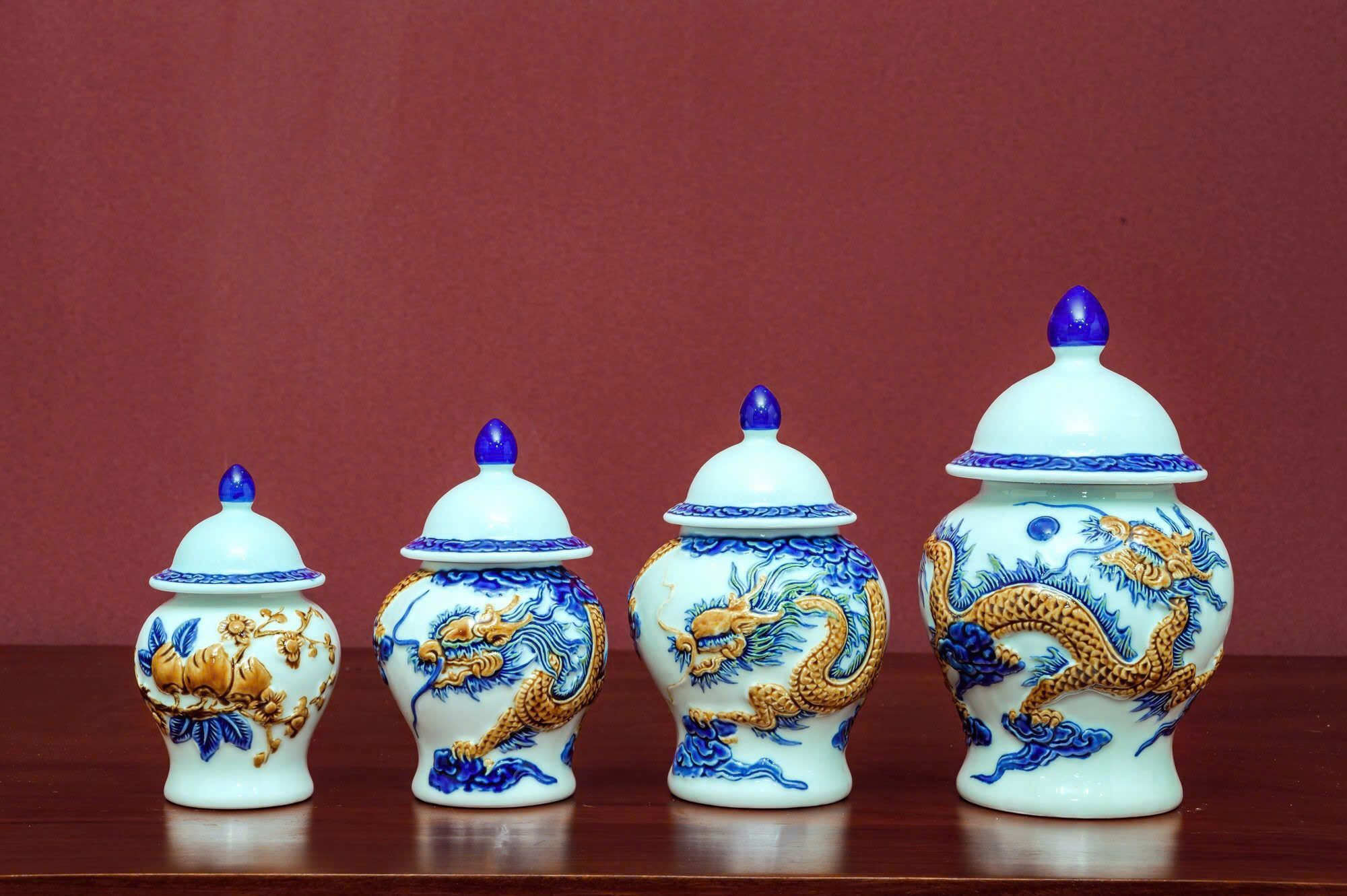 Chóe Thờ Men Lam Đắp Nổi