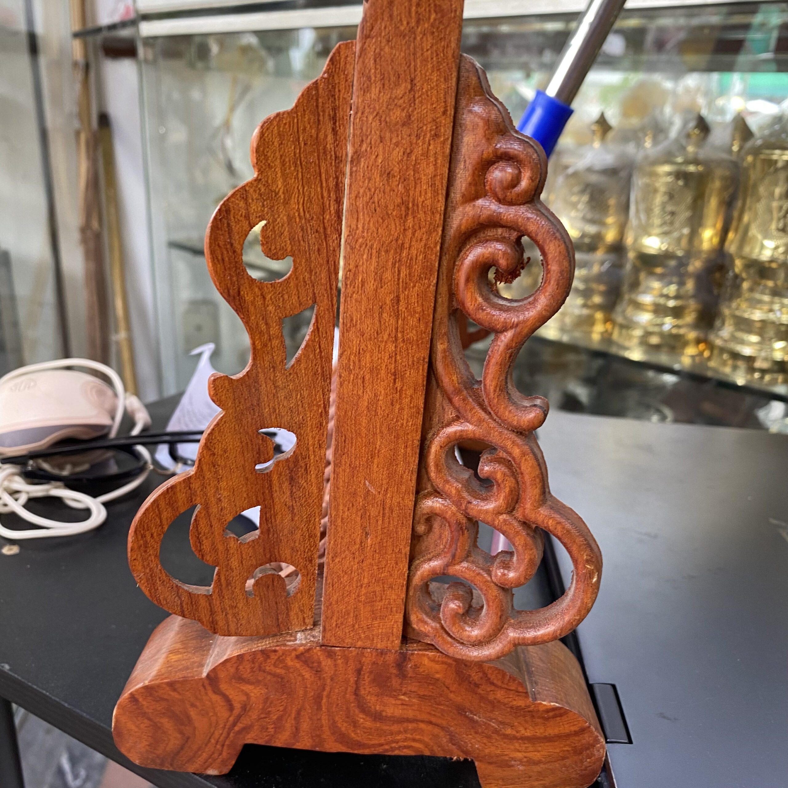 Khung Ảnh Gỗ Hương Chạm Dơi Cao Cấp Kích Thước 20cm x 30cm