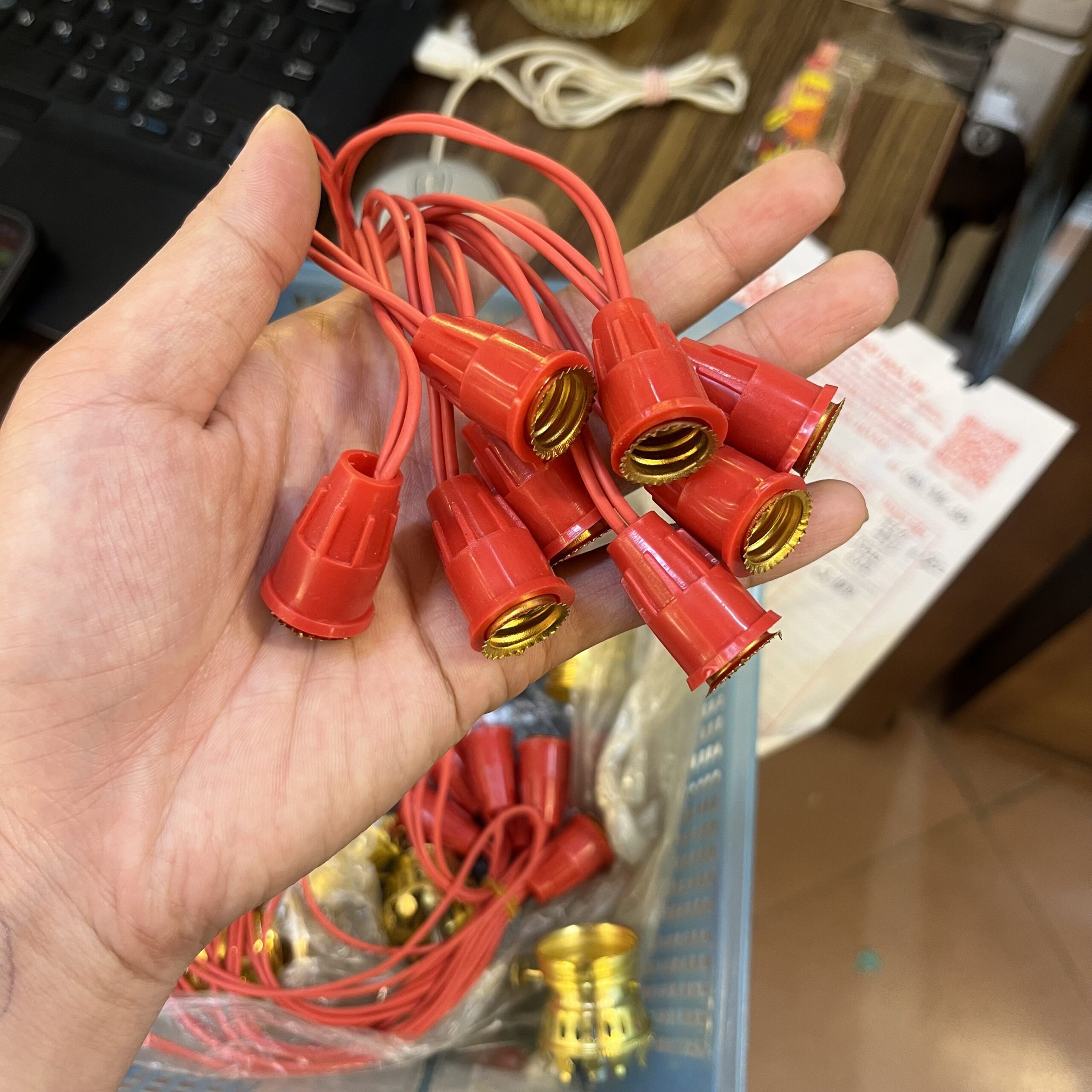 Đui Bóng Đèn Quả Nhót