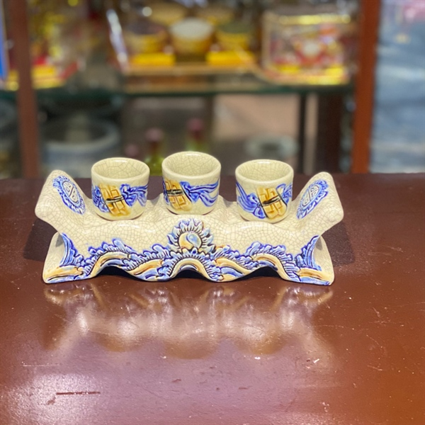 Kỷ/ Ngai Nước 3 Chén Men Rạn Đắp Nổi
