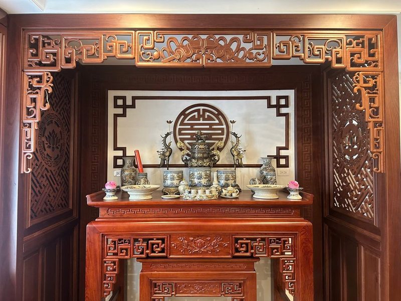 Bàn thờ chạm chữ Thọ lắp thực tế